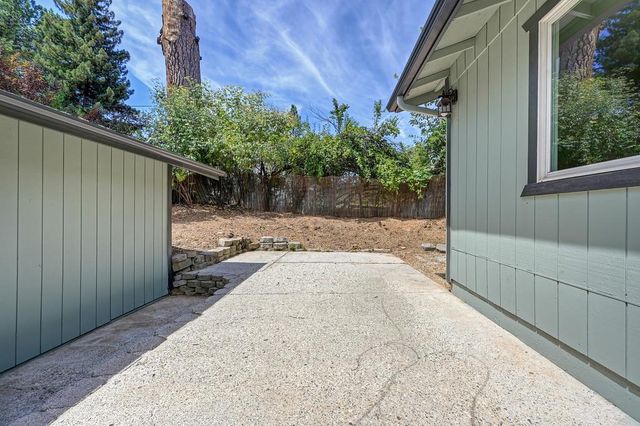 516 Whiting St, Grass Valley, CA 95945