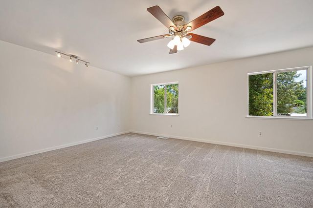 516 Whiting St, Grass Valley, CA 95945