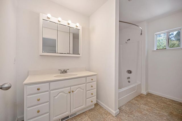 516 Whiting St, Grass Valley, CA 95945