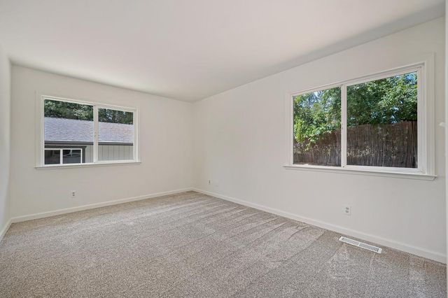 516 Whiting St, Grass Valley, CA 95945