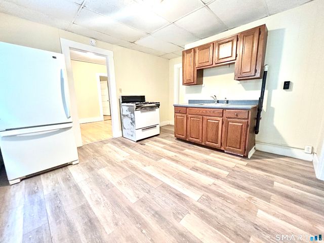 1019 West Main Street 2R, Waterbury, CT 06708