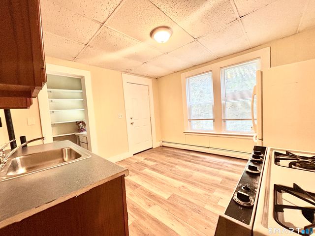 1019 West Main Street 2R, Waterbury, CT 06708