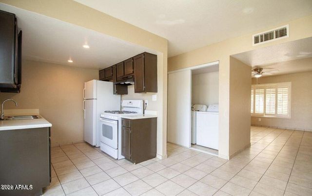 3840 N 43rd Avenue 66, Glendale, AZ 85301