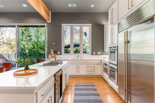 830 Kessler Woods Trail, Dallas, TX 75208