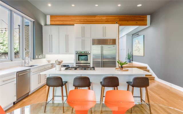 830 Kessler Woods Trail, Dallas, TX 75208