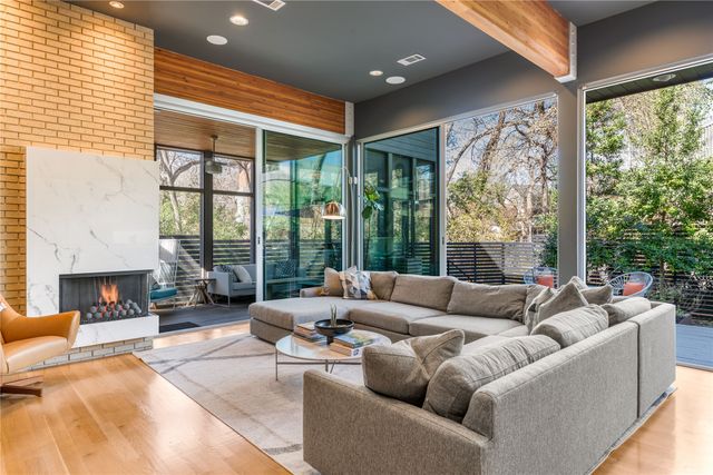 830 Kessler Woods Trail, Dallas, TX 75208