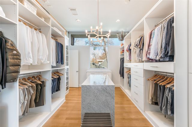 830 Kessler Woods Trail, Dallas, TX 75208