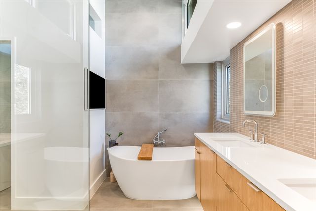 830 Kessler Woods Trail, Dallas, TX 75208