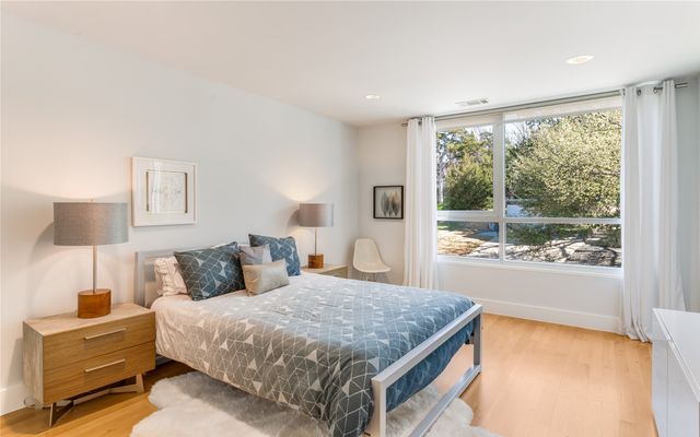 830 Kessler Woods Trail, Dallas, TX 75208