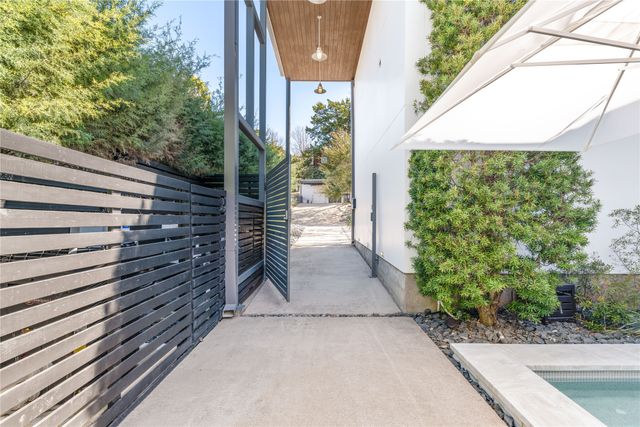 830 Kessler Woods Trail, Dallas, TX 75208