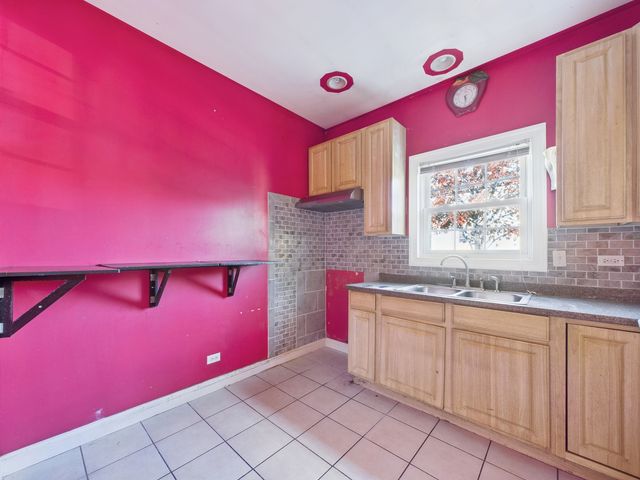 3200 S 54th Avenue, Cicero, IL 60804