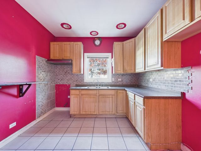 3200 S 54th Avenue, Cicero, IL 60804