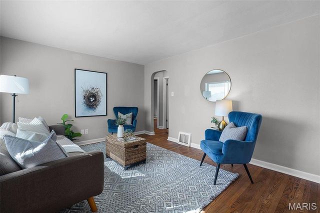 3933 McDonald Avenue, St Louis, MO 63116