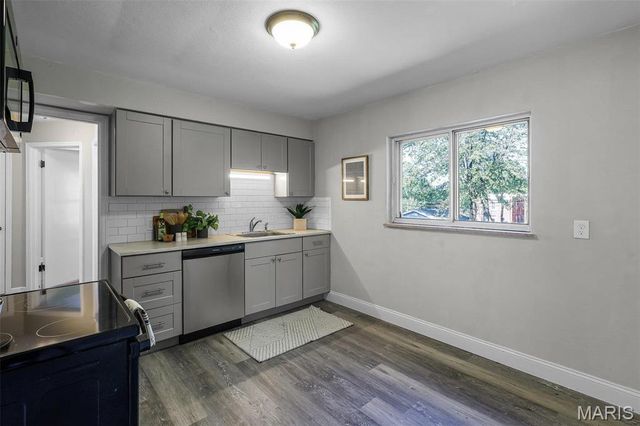 3933 McDonald Avenue, St Louis, MO 63116