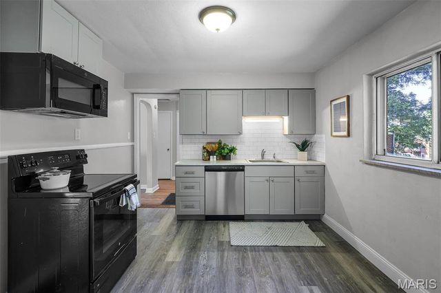 3933 McDonald Avenue, St Louis, MO 63116