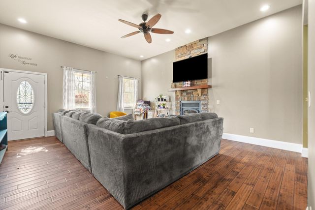 88 Hawkins Lane, Clay City, KY 40312