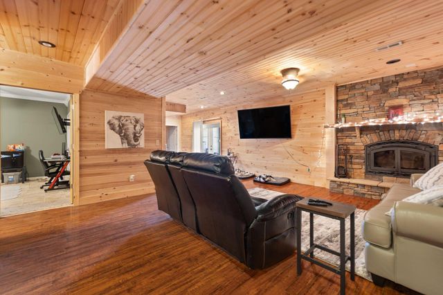 88 Hawkins Lane, Clay City, KY 40312