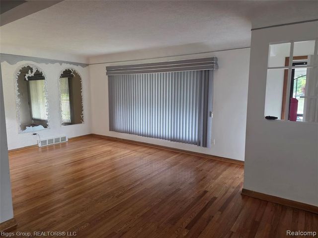 11414 Burt Road, Detroit, MI 48228