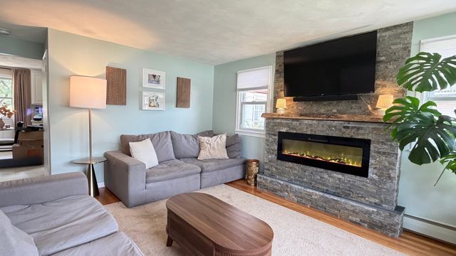 229 Mccarthy Ave, Chicopee, MA 01020