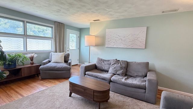 229 Mccarthy Ave, Chicopee, MA 01020