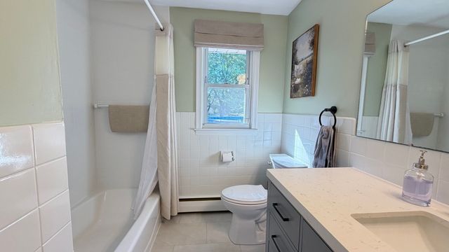 229 Mccarthy Ave, Chicopee, MA 01020