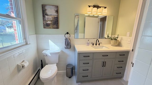229 Mccarthy Ave, Chicopee, MA 01020