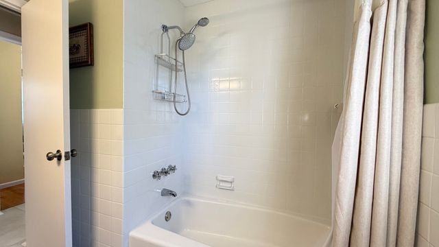 229 Mccarthy Ave, Chicopee, MA 01020