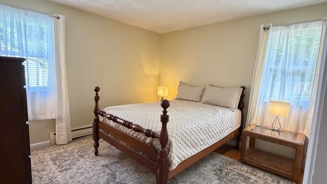 229 Mccarthy Ave, Chicopee, MA 01020