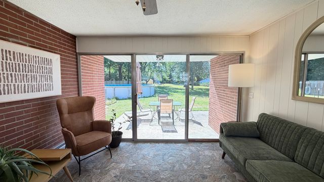 229 Mccarthy Ave, Chicopee, MA 01020
