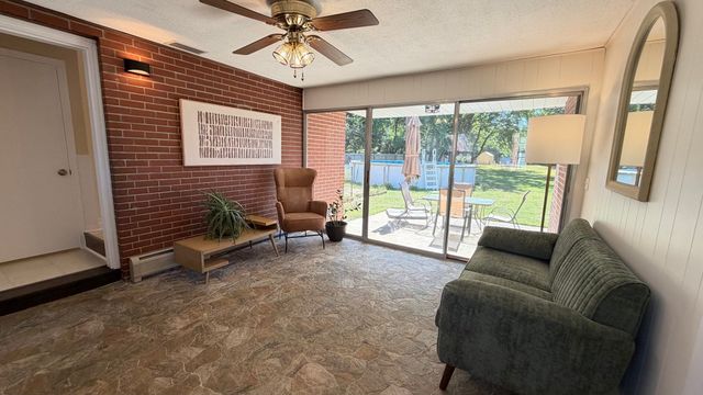229 Mccarthy Ave, Chicopee, MA 01020