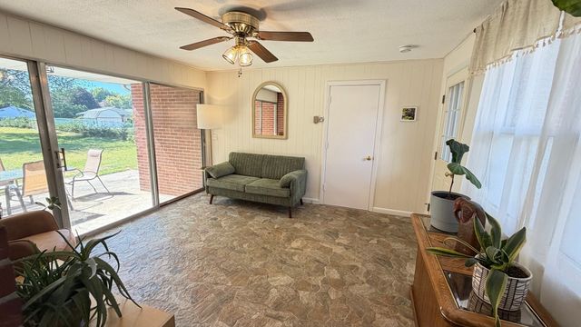 229 Mccarthy Ave, Chicopee, MA 01020