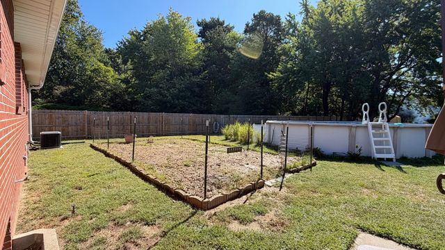 229 Mccarthy Ave, Chicopee, MA 01020