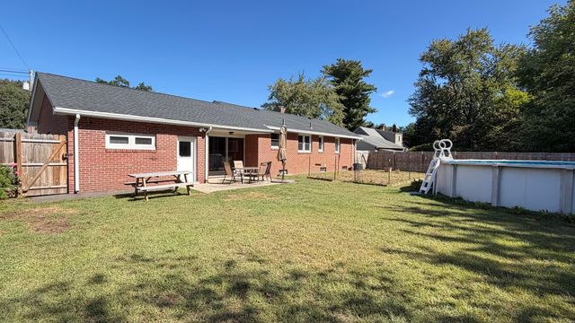 229 Mccarthy Ave, Chicopee, MA 01020