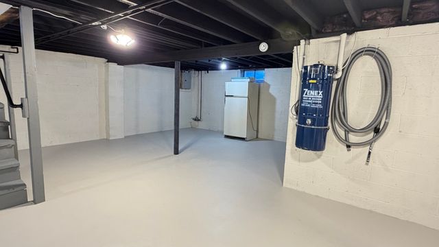 229 Mccarthy Ave, Chicopee, MA 01020