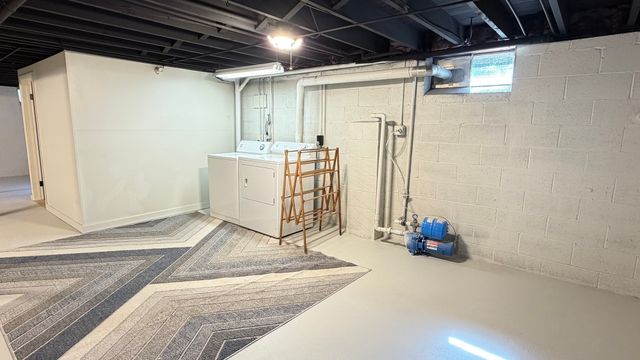 229 Mccarthy Ave, Chicopee, MA 01020