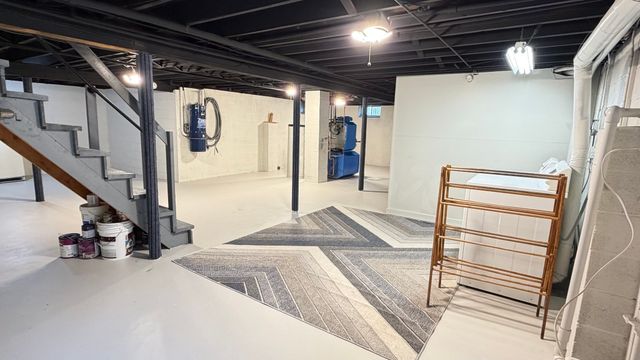 229 Mccarthy Ave, Chicopee, MA 01020