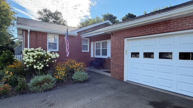 229 Mccarthy Ave, Chicopee, MA 01020