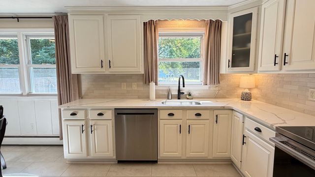 229 Mccarthy Ave, Chicopee, MA 01020