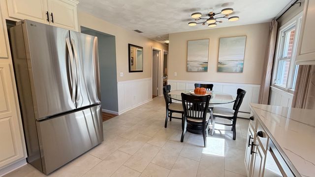 229 Mccarthy Ave, Chicopee, MA 01020