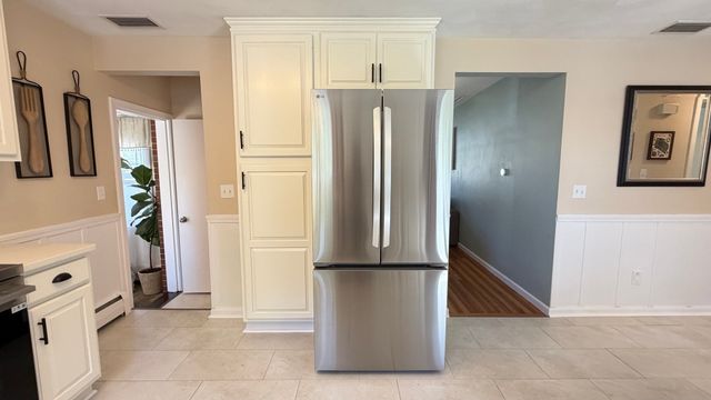 229 Mccarthy Ave, Chicopee, MA 01020