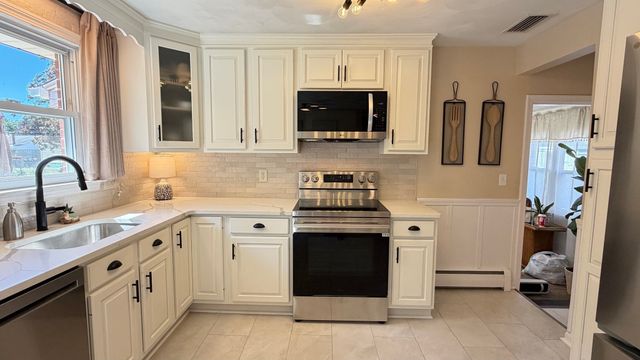 229 Mccarthy Ave, Chicopee, MA 01020