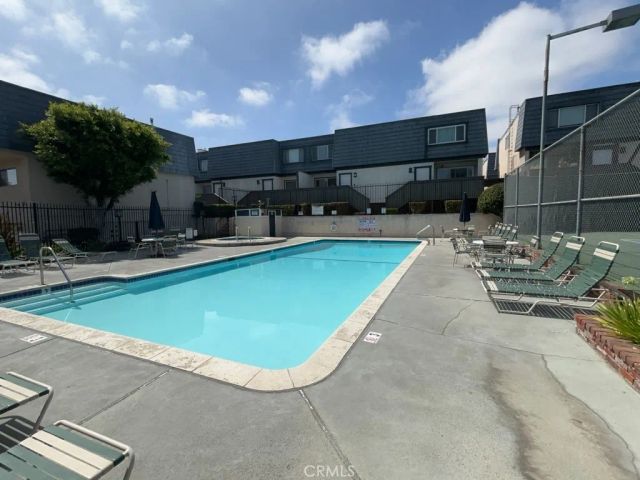 18550 Hatteras Street 21, Los Angeles, CA 91356