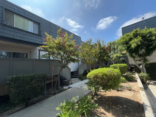 18550 Hatteras Street 21, Los Angeles, CA 91356