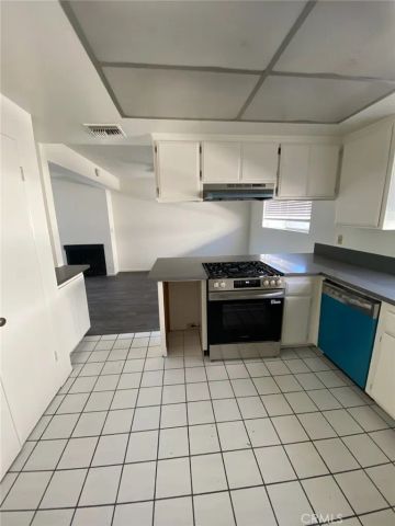 18550 Hatteras Street 21, Los Angeles, CA 91356