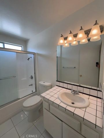 18550 Hatteras Street 21, Los Angeles, CA 91356