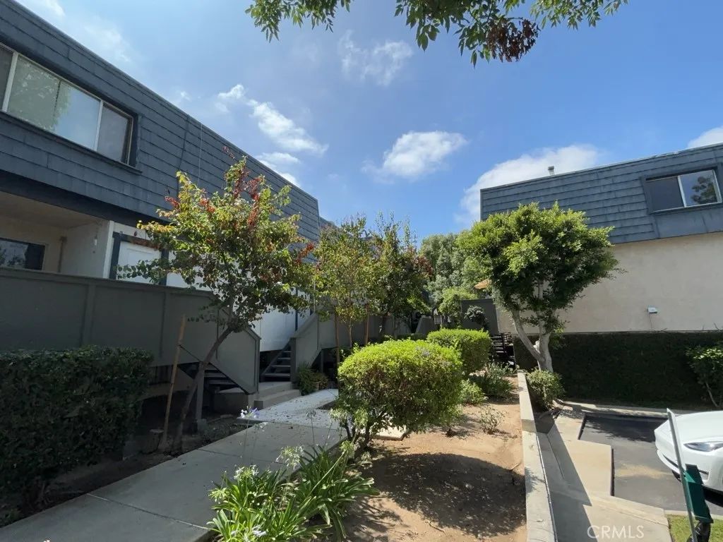 18550 Hatteras Street 21, Los Angeles, CA 91356