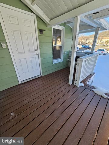 331 S 2ND ST, Saint Clair, PA 17970