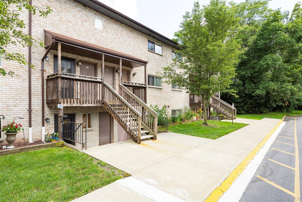 26 Cooper Road Unit #307, Poughkeepsie, NY 12603