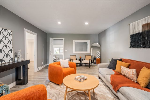 2324 E 23rd Street, Des Moines, IA 50317