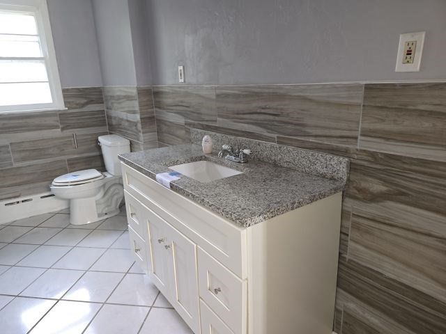 28 Arnold St, Taunton, MA 02780